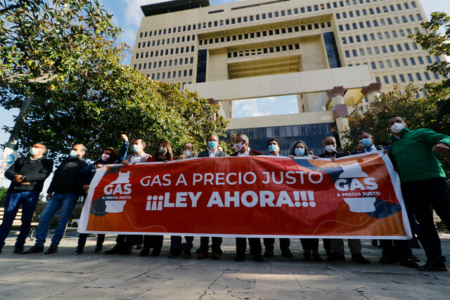Más de 100 alcaldes llegaron al Congreso para solicitar la aceleración del proyecto de gas popular