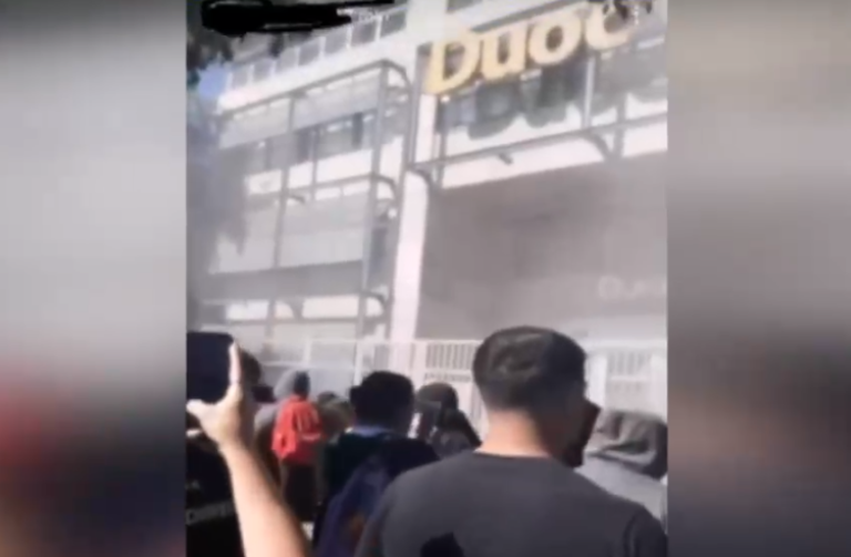 Apedrean liceo tras denuncia de alumna que habría sido violada: 