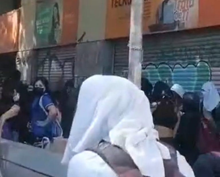 Estudiante denuncia severos destrozos en frontis de instituto técnico en la Alameda: Apedrearon ventanales