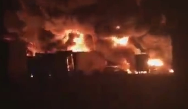 Gigantesco incendio fuera de control en fábrica de plásticos en Lampa: Alcalde anuncia suspensión de clases en Batuco