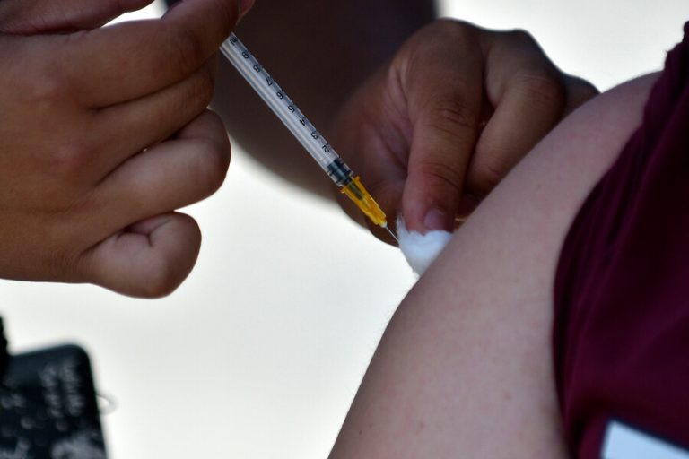 Cuarta dosis se amplía: ¿Quiénes pueden vacunarse contra el COVID-19 la semana del 28 de marzo?