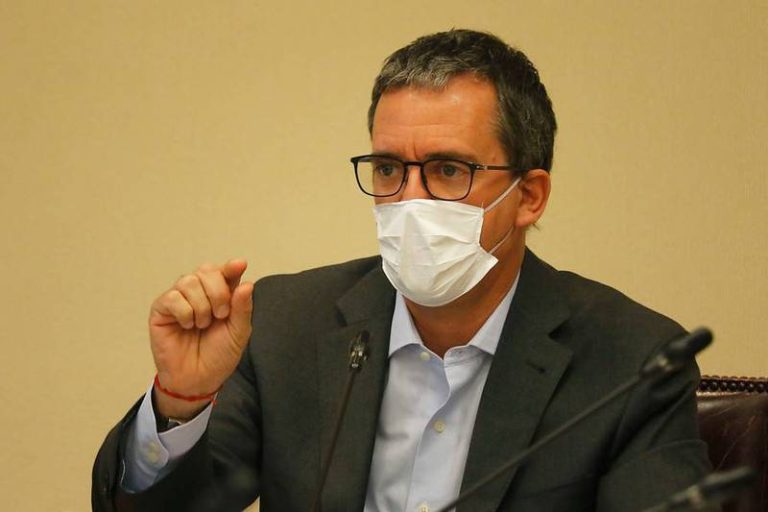 Constituyente Harboe y debate por propiedad de fondos: 