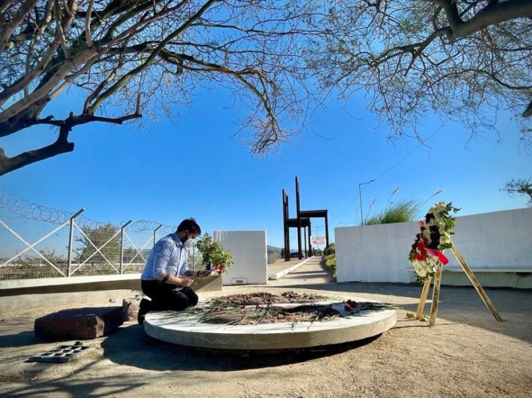 Pdte. Boric visitó memorial de víctimas del caso Degollados: 