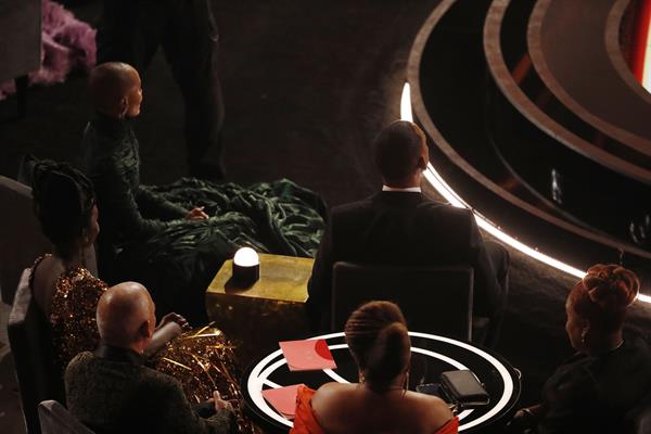 ¿Se estaba riendo? Nuevo video revela reacción de Jada Pinkett tras golpe de Will Smith a Chris Rock