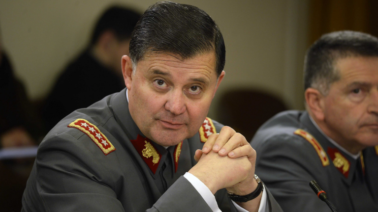 Ricardo Martínez, Comandante en Jefe del Ejército, renuncia a su cargo tras ser llamado a declarar en calidad de inculpado