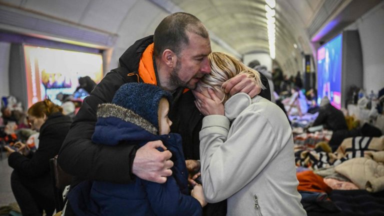 “Ver las imágenes de los niños me parte el alma”: La emoción de Monse Álvarez por las familias que se separan en Ucrania