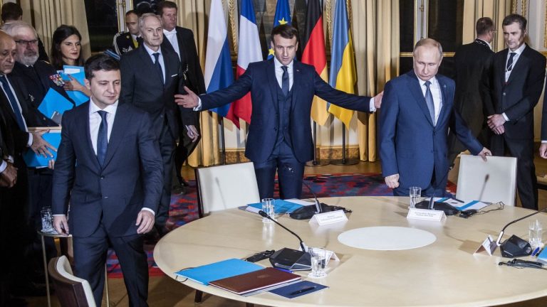 El duro análisis de Rafa Cavada sobre Emmanuel Macron: “Fracasó; quiso ser Angela Merkel sin tener las habilidades”