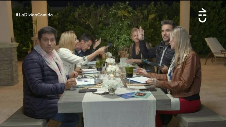 ¿Garabato chileno? Bachillerato chileno dejó la escoba en La Divina Comida