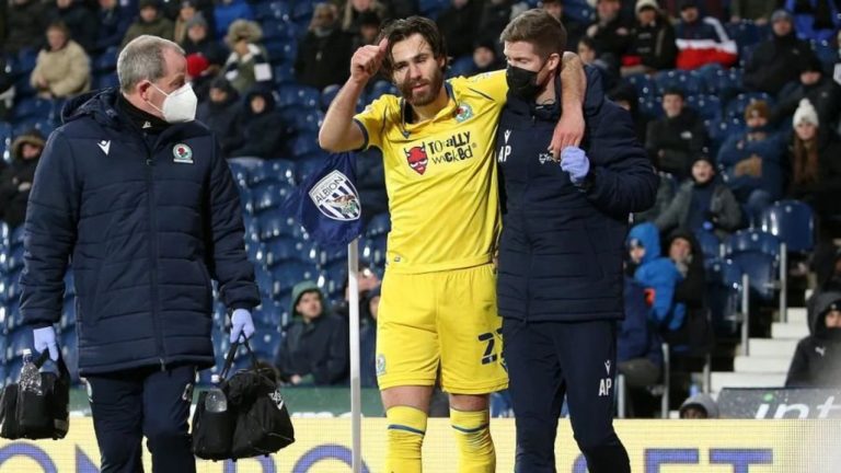 Técnico de Brereton critica a Chile: “¿Tan desesperados están que usarán a un jugador lesionado?”