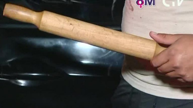 Taxista alertó a su hijo de que sería asaltado usando palabra clave y éste logró frustrar el robo impactando el vehículo