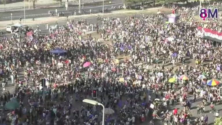 8M en desarrollo: Miles de mujeres participan de multitudinaria marcha feminista que busca erradicar la violencia de género