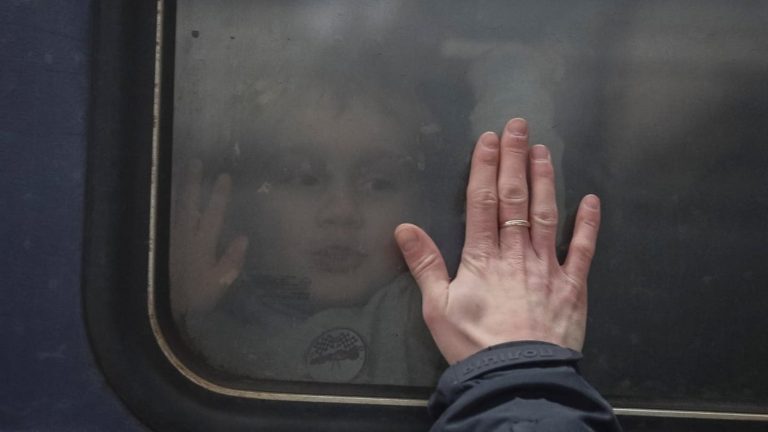 ¡Impactante historia! Así es cómo un niño de 11 años que logró escapar solo de Ucrania