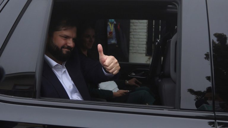 El impresionante convoy que llevó a Gabriel Boric al Congreso Nacional para el Cambio de Mando