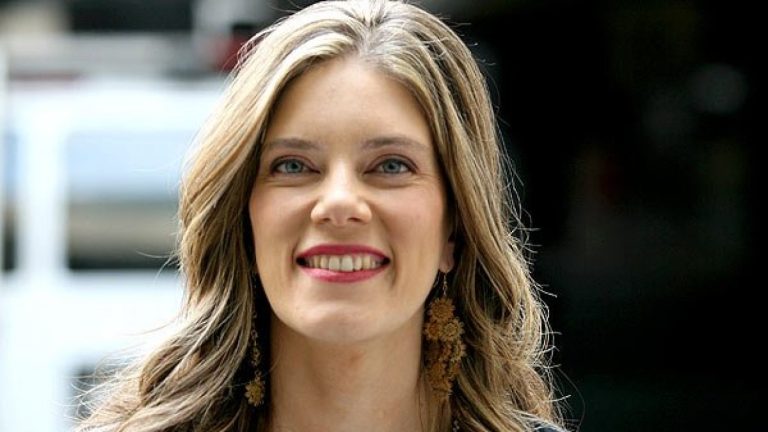 Cobertura de Mónica Rincón en cambio de mando generó diversas opiniones en Twitter tras increpar a Jorge Abbott