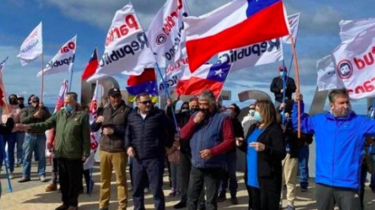 ¡Tras expulsión de grupo de WhatsApp! Militante de Partido Republicano recurre a la justicia