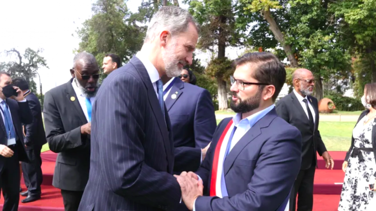 Gabriel Boric vs Rey de España: Las claves para entender por qué es Trending Topic