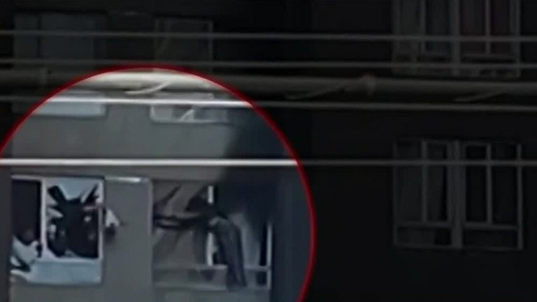 VIDEO: Madre entrega a su bebé durante un incendio en San Miguel con desesperada maniobra