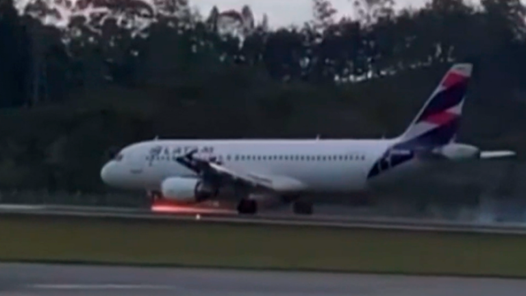 Aterrizaje de alto riesgo: Momentos de terror vivieron pasajeros de un avión