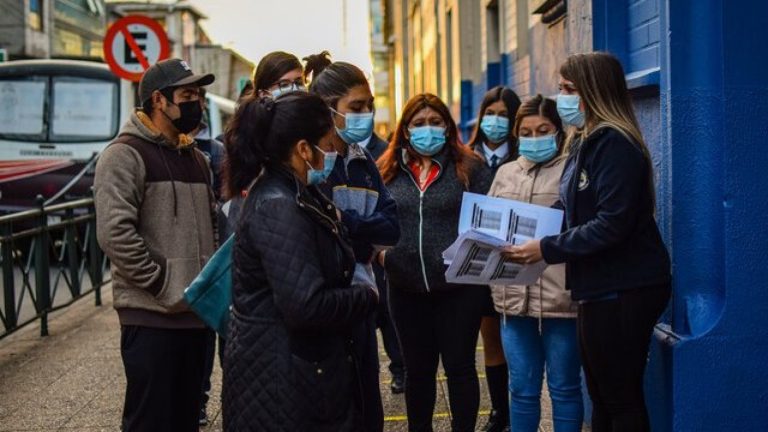 Masivo regreso a clases: Niños y padres se emocionaron al volver al colegio después de dos años