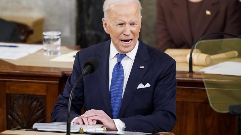 Biden anunció el cierre de espacio aéreo de Estados Unidos a todos los vuelos rusos