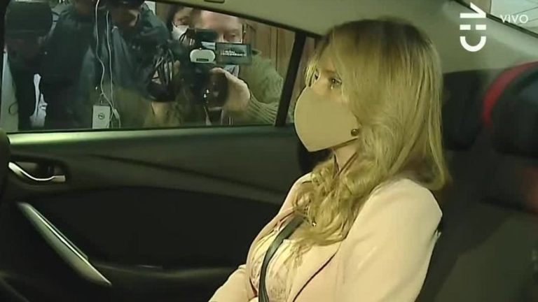 Ministra Rutherford llegó al despacho para encontrarse con el ex Comandante en Jefe del Ejército