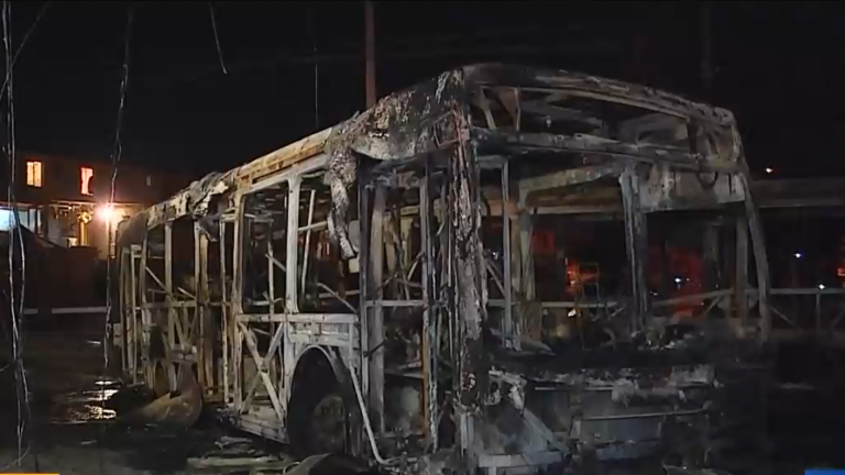 Dos buses de Transantiago fueron quemados en la comuna de Puente Alto
