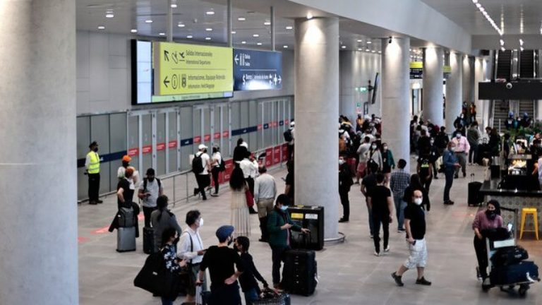 Escaparon de la guerra: Comenzaron a llegar chilenos desde Ucrania