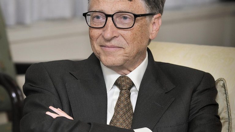 ¿Se acerca el fin de los celulares?: Bill Gates predice que serán reemplazados por 