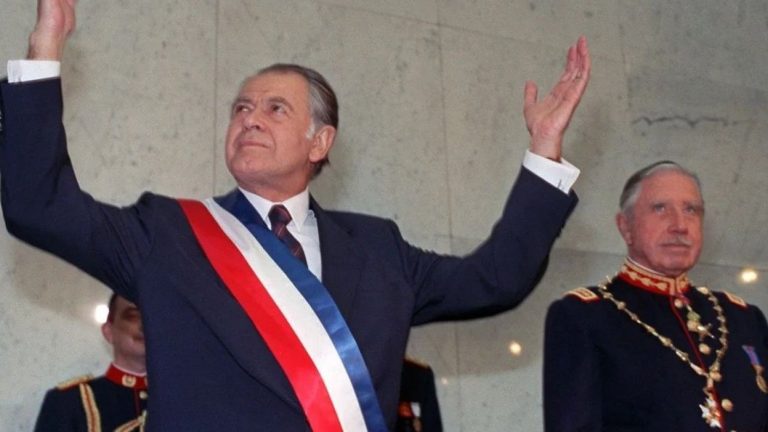 Pinochet y Aylwin: Francisco Vidal dio detalles de este emblemático cambio de mando