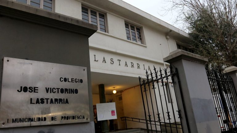 Pornografía infantil y amenazas: Fiscalía abre investigación por denuncia contra estudiantes del Liceo Lastarria