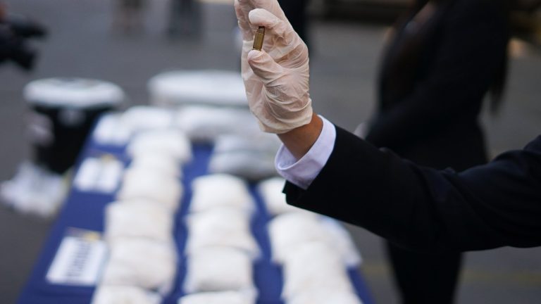 Hombre sufrió múltiples disparos y fue abandonado en un Cesfam: Investigan posible enfrentamiento de bandas