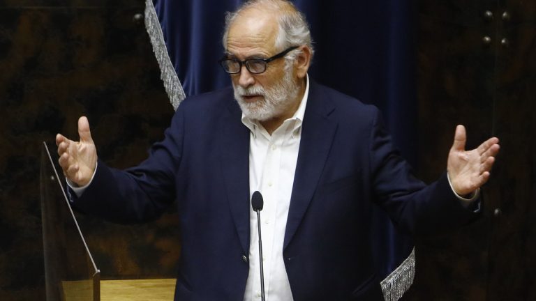 Ministro Montes aclara polémica por adhesión de Felipe Berríos al Minvu: “No ha tenido nunca un cargo”