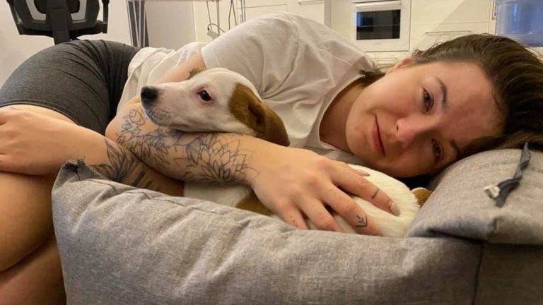 Miltares rusos asesinan a voluntaria ucraniana que llevaba comida a un refugio de animales