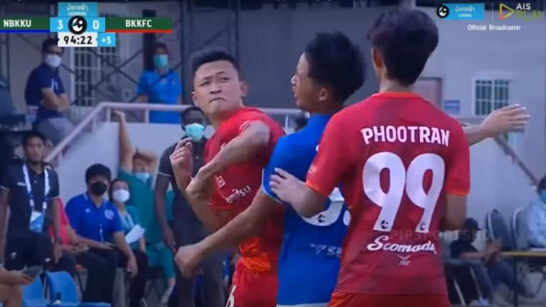 Brutal codazo en liga asiática terminó con futbolista despedido: Víctima quedó con 24 puntos