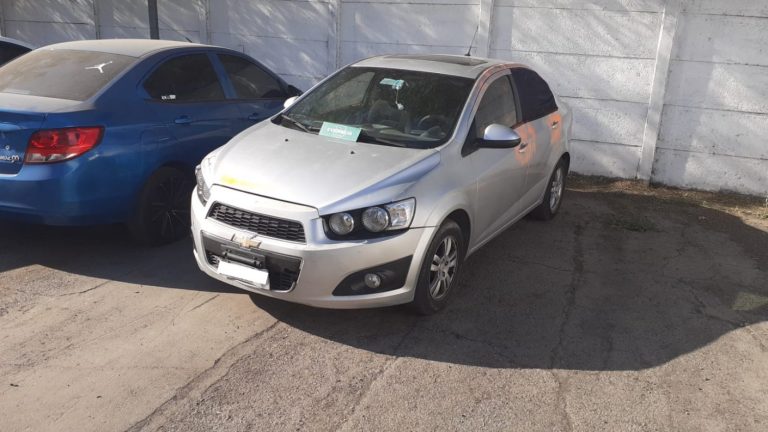 Guagua fue sustraída junto a auto robado: Delincuente la abandonó en un negocio tras percatarse