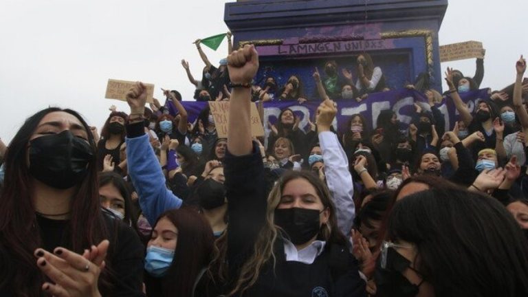 Gran convocatoria: Estudiantes se manifestararon en contra de abusos en liceos