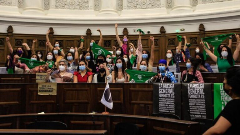Se incluirá en el borrador de la nueva Constituión: Convención aprobó el derecho al aborto