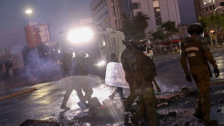 Gobierno pidió investigación a Carabineros por persona que se golpeó la cabeza en procedimiento en Plaza Italia