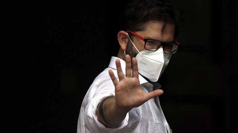 Pulso Ciudadano: 46,5% aprueba la gestión del presidente Boric en su primera semana al mando