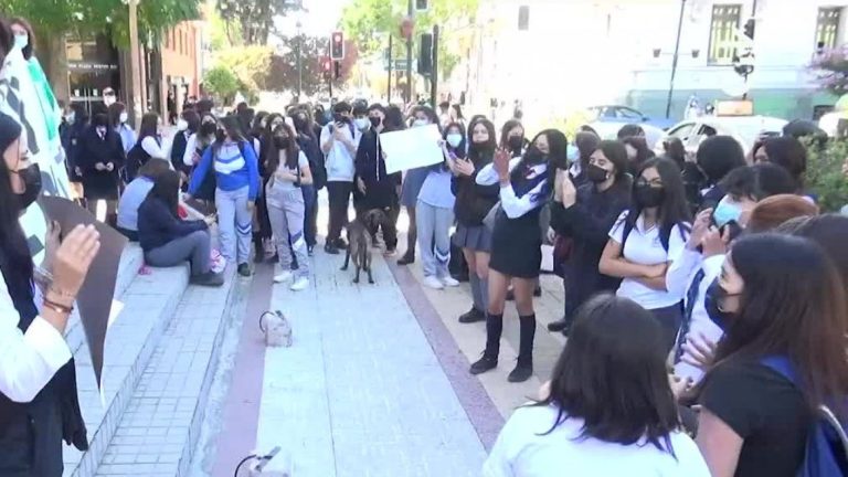 En riesgo vital: Estudiante fue apuñalado durante una marcha en Talca