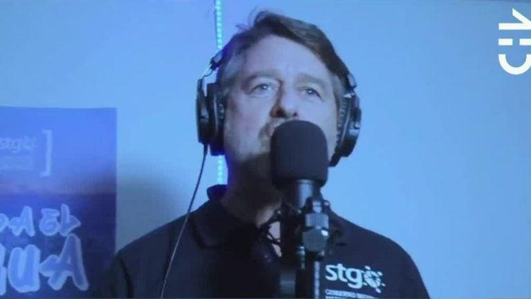 ¿Artista emergente? Gobernador Orrego sorprendió con 