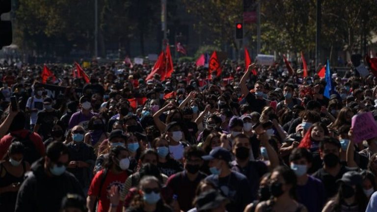 Recibió impacto de bala: Estudiante fue baleado por carabinero durante una manifestación