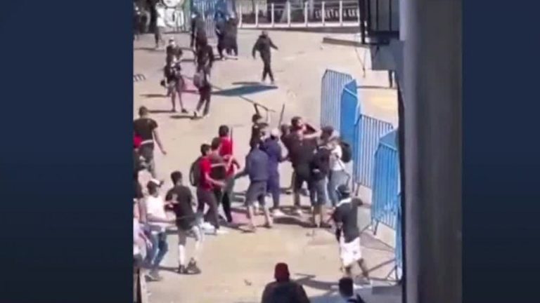 Tanían armas de fuego: Comerciantes ambulantes golpearon a estudiantes en Estación Central