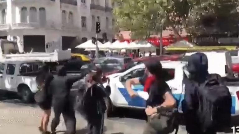 FACh denuncia que funcionarios fueron atacados con piedras en marcha estudiantil convocada por la Confech