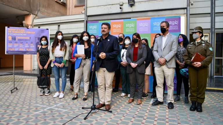 “Hay mucho que educar a la sociedad”: Anuncian campaña contra el acoso sexual a mujeres en el transporte público