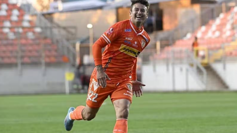 [VIDEO] El porrazo del Pájaro Gutiérrez tras celebrar su gol en Cobreloa: “Casi me fracturo el hueso del cu…”
