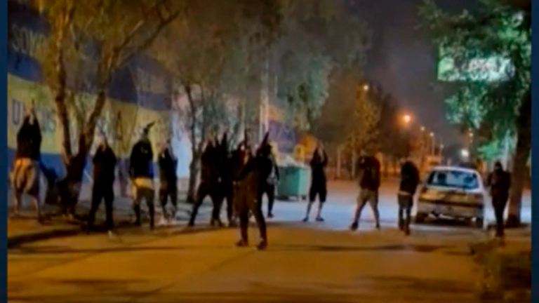 Vecinos angustiados: Disparos y fuegos artificiales fueron parte de un funeral narco en Lo Espejo