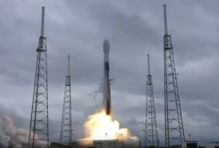 Tres satélites chilenos fueron lanzados con éxito en cohete de SpaceX