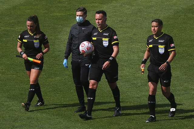 Árbitros del fútbol chileno resuelven paralizar las actividades tras masivo despido de jueces