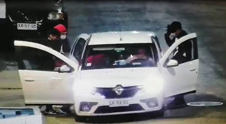 GPS los delató: Detienen a sujetos que robaron auto de conductor de app en Pudahuel